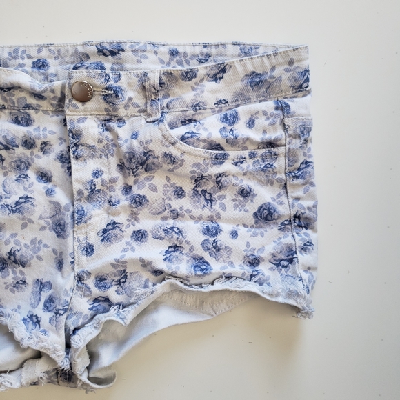 Divided Blue & White Floral Denim Short - Picture 6 of 7